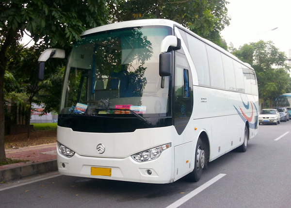 旅游大巴车